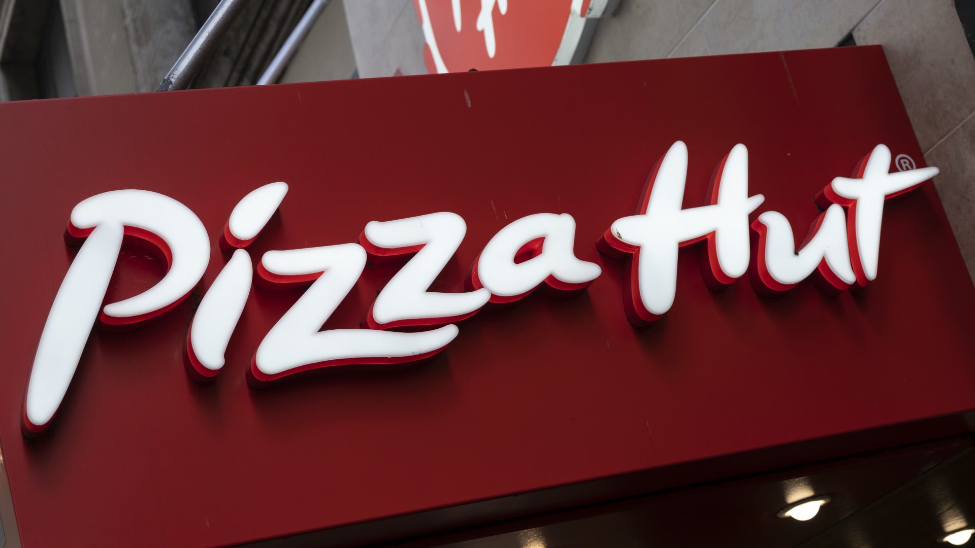 Slow Pizza Hut sales in the U.S. weigh on Yum Brands' revenue RocketNews