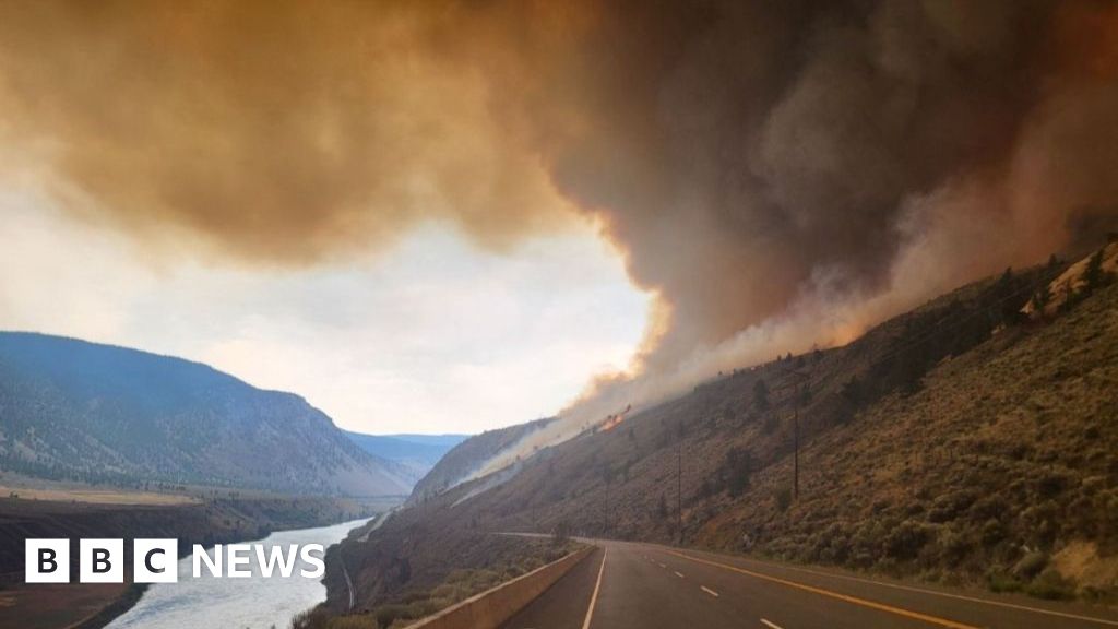 Famous Rockies resort of Jasper on fire as thousands flee